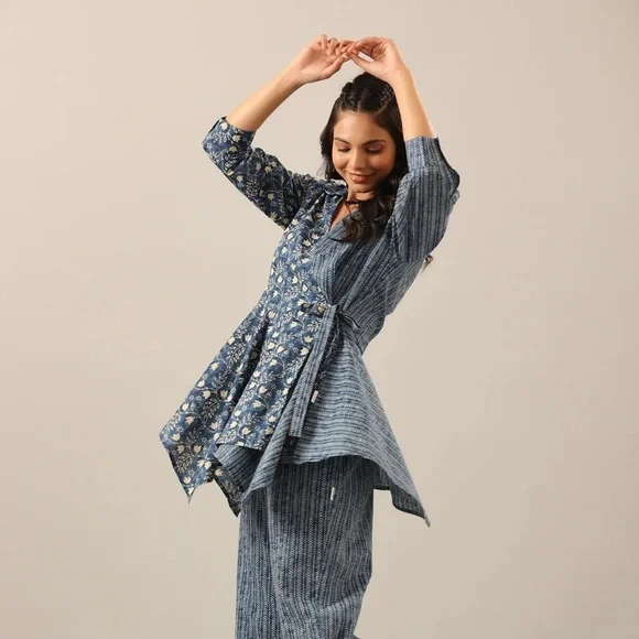 JISORA Dainty Florals with Arrows on Blue Cotton Top - Picture 2 of 14